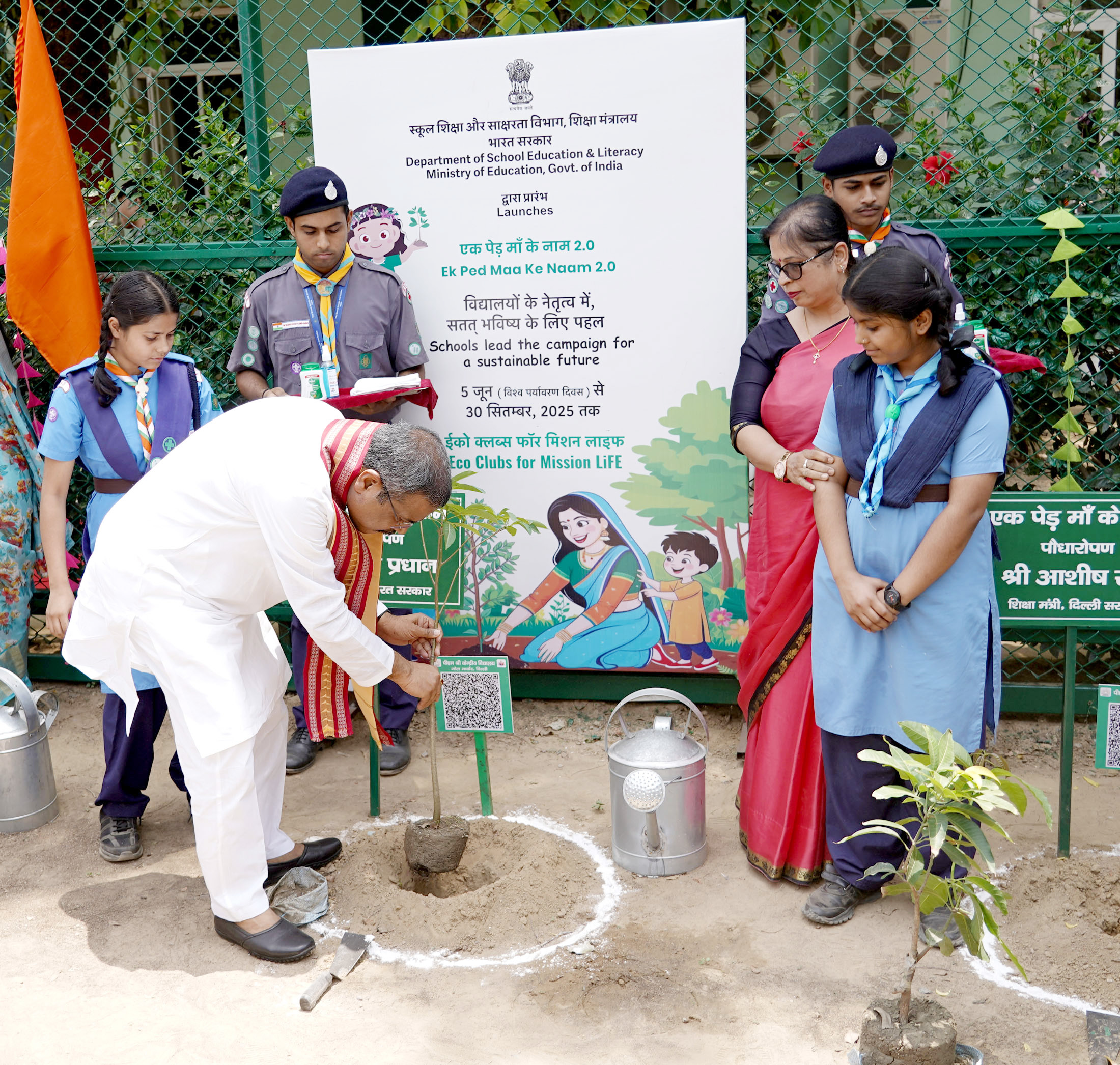 Shri Dharmendra Pradhan planting a sapling at the launch of ‘Ek Ped Maa Ke Naam 2.0’ campaign