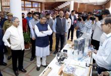 visits Exhibition of new ICT laboratory of the CIET