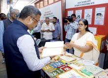 Shri Dharmendra Pradhan visits Exhibition of new ICT