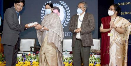 The Minister of State for Education, Smt. Annpurna Devi presenting the National ICT Award for School Teachers, at a function, in New Delhi on February 28, 2022.