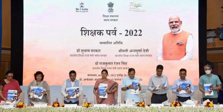 The Minister of State for Education, Dr. Subhas Sarka, the Minister of State for Education, Smt. Annpurna Devi and the Minister of State for External Affairs and Education, Dr. Rajkumar Ranjan Singh releasing the publication on the occasion of Shikshak Parv 2022, in New Delhi on September 06, 2022.