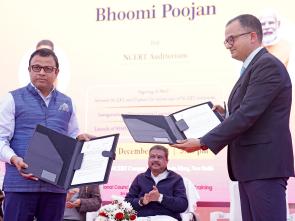 Shri Dharmendra Pradhan witnessing the Exchange of MoU between NCERT and Flipkart