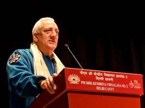 Former NASA astronaut Mr. Mike Massimino addressing at the PM SHRI Kendriya Vidyalaya students