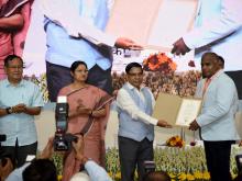 The Minister of State for Education, Dr. Subhas Sarkar felicitated the teachers on the occasion of Shikshak Parv 2022, in New Delhi on September 06, 2022. The Minister of State for Education, Smt. Annpurna Devi and the Minister of State for External Affairs and Education, Dr. Rajkumar Ranjan Singh are also seen.