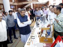 visits Exhibition of new ICT laboratory