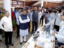 visits Exhibition of new ICT laboratory of the CIET