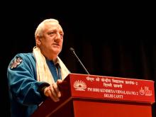 Former NASA astronaut Mr. Mike Massimino addressing at the PM SHRI Kendriya Vidyalaya students